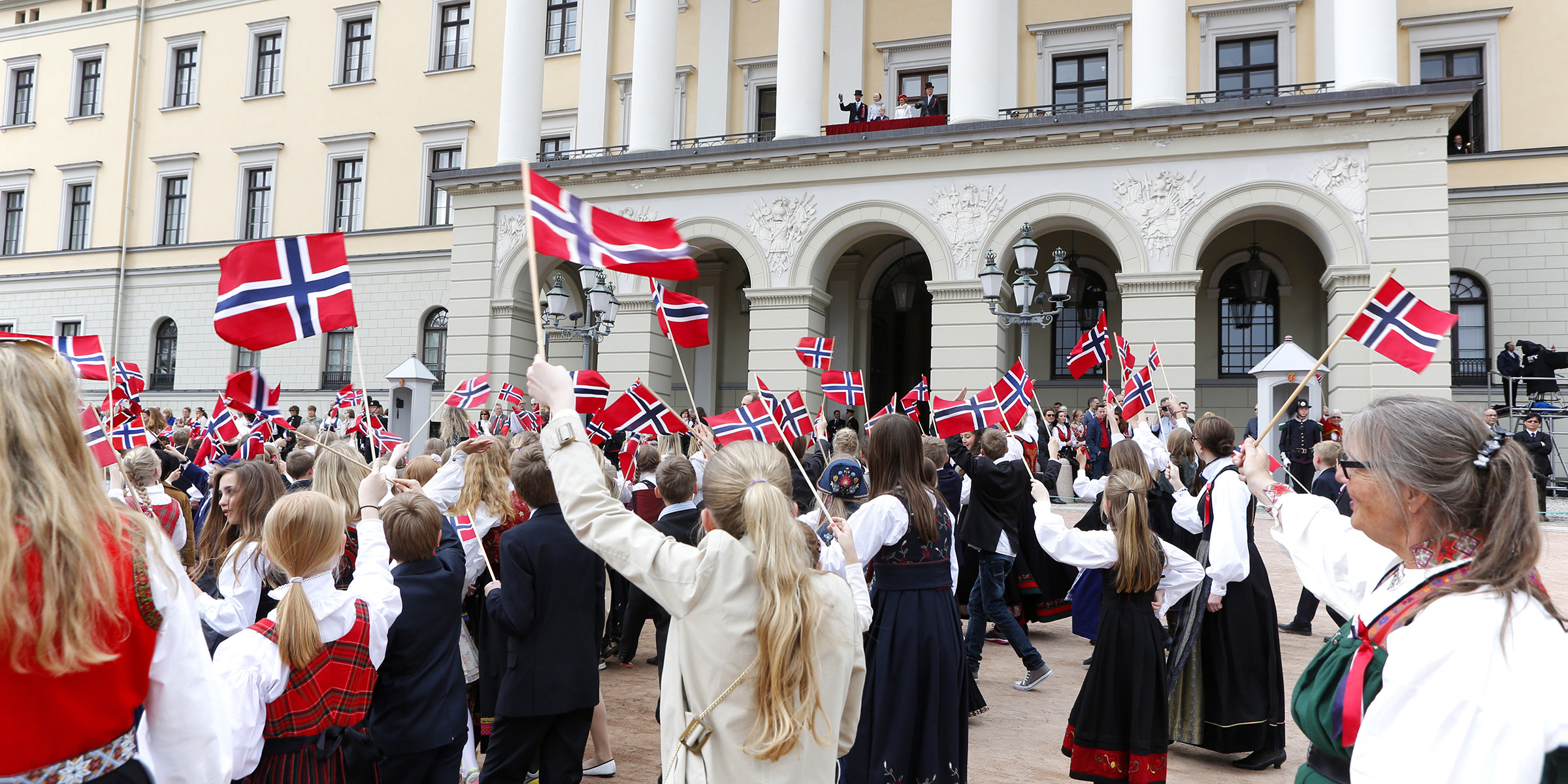 Сегодня национальный день. 17 Мая Осло. Переговоры в Осло 1993. Осло девушки институт.