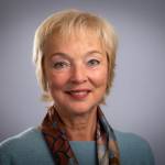 Portrettbilde av forsker Berit Nordahl som ser i kamera og smiler.