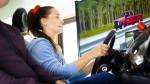 Bilde av person som kjører trafikksimulator.