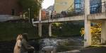 People strolling along a foot path and a bridge across the Akerselva river. Photo: Benjamin A. Ward