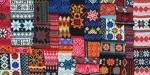 collage av mange ulike fargerike strikkelapper