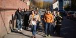 Contra-prosjektdeltagere på byvandring i en gate i Oslo