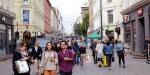 folk på Karl Johans gate i Oslo