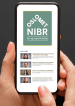 to hender holder en smarttelefon som har nibr-logoen øverst og så en rekke nibr-nyheter under