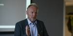 Raymond Johansen holder innlegg på seminar på OsloMets campus på Holmlia.