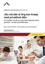 Rapportforside med illustrasjonsbilde av familie ved frokostbord - far på pc'en mens han spiser