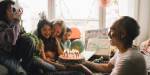 familie feirer bursdag