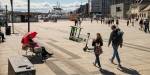 Two students walking at Aker brygge in Oslo