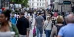 mennesker på Karl Johans gate i Oslo